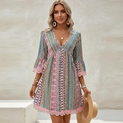 Abito corto da donna con scollo a V, stampa geometrica e rifiniture in pizzo - Perfetto per le vacanze